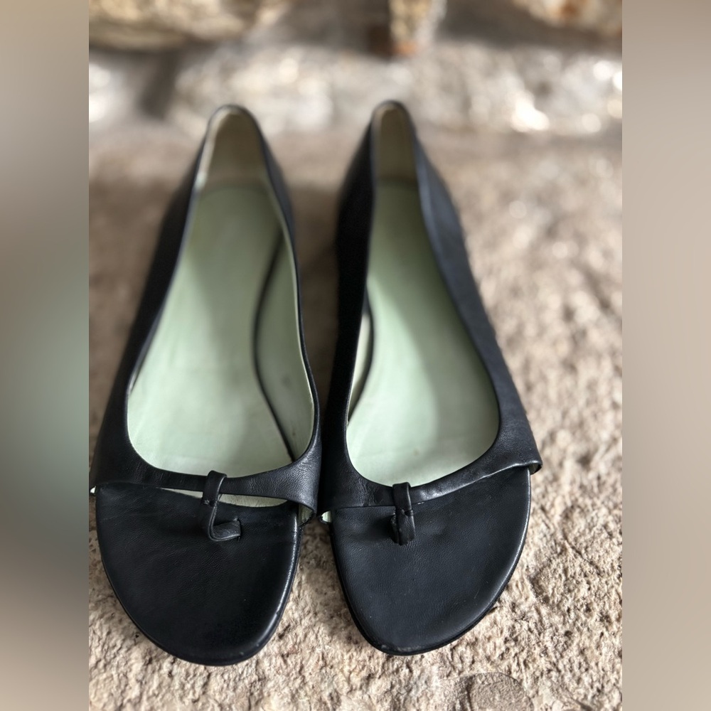Prada Black Leather Minimal T-Strap Thong Flats Sandals Shoes 37.5/US 7 - Picture 9 of 10